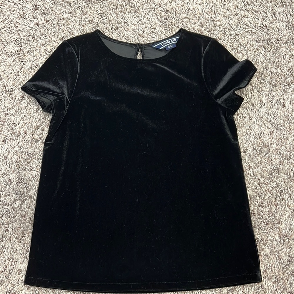 NWOT velvet top - size medium 5-6